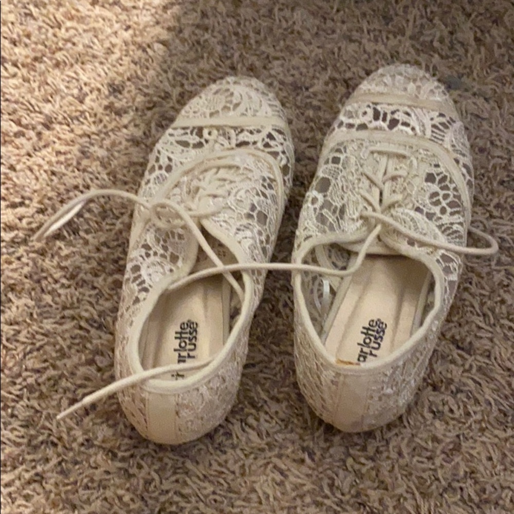 Laced flats
